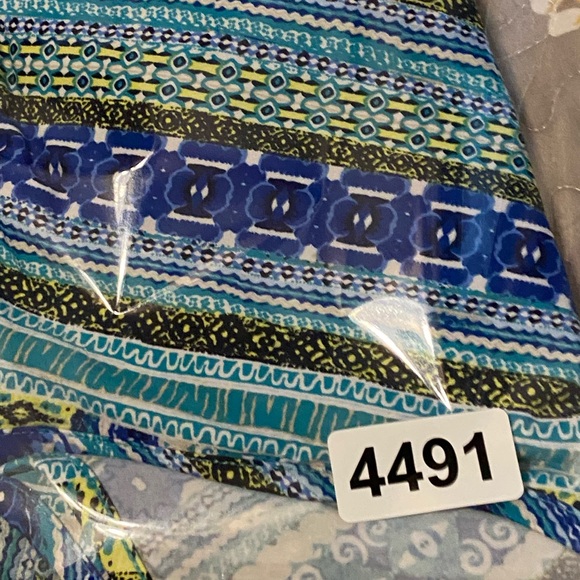 Multicolor Patterned Women's Top - Picture 16 of 16